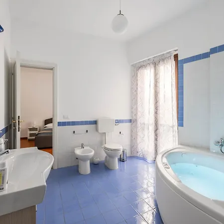 Sedie Volanti With Jacuzzi شقة *
