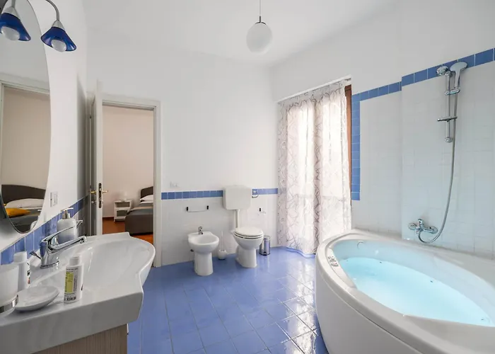 Sedie Volanti With Jacuzzi דירה *